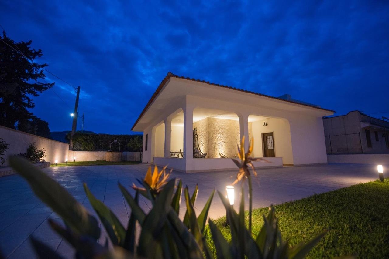 Villa Etoile - Charme & Relax With Pool อาโวลา ภายนอก รูปภาพ